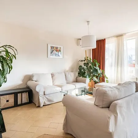 Appartement 2bdr Duplex With Parking *