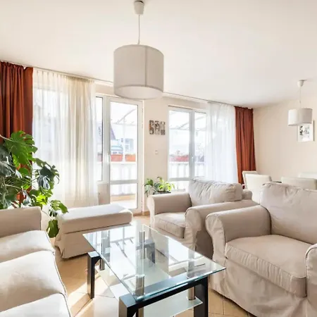 2bdr Duplex With Parking *