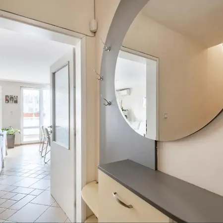 아파트 2bdr Duplex With Parking *