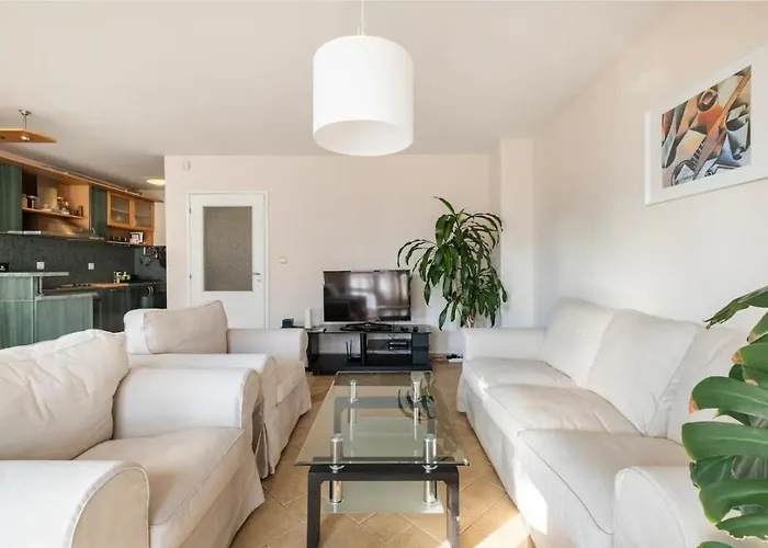 2bdr Duplex With Parking Apartment *