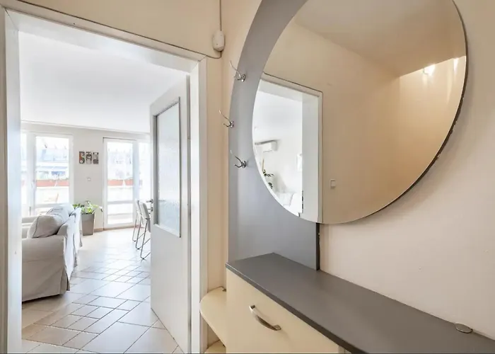 Apartment 2bdr Duplex With Parking *